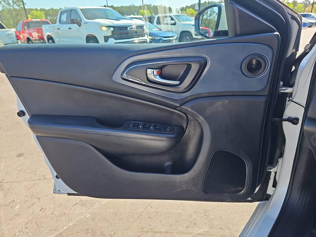 Used 2015 Chrysler 200 S image 29