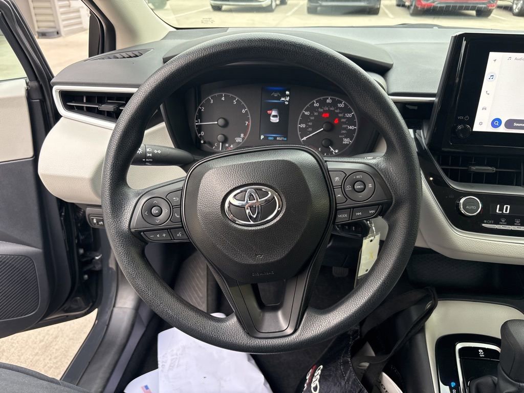 Used 2025 Toyota Corolla LE image 20