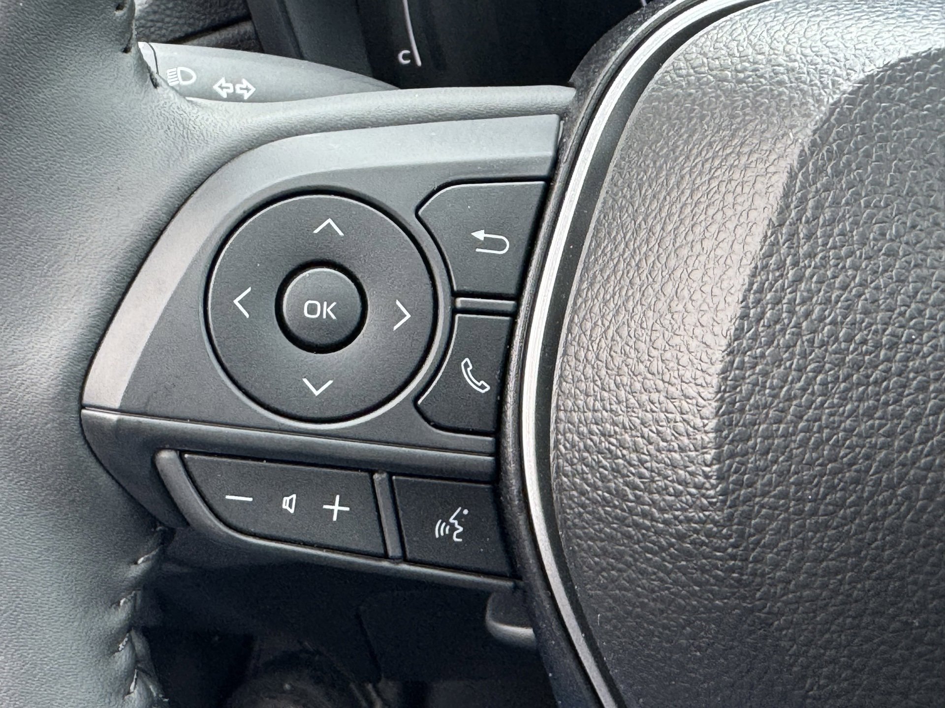 Used 2026 Toyota Corolla Cross LE image 23