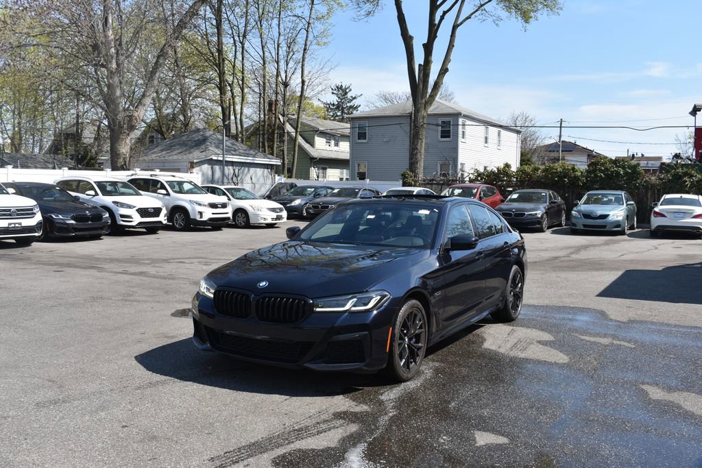 Used 2023 BMW 530e w/ M Sport Package RWD image 2