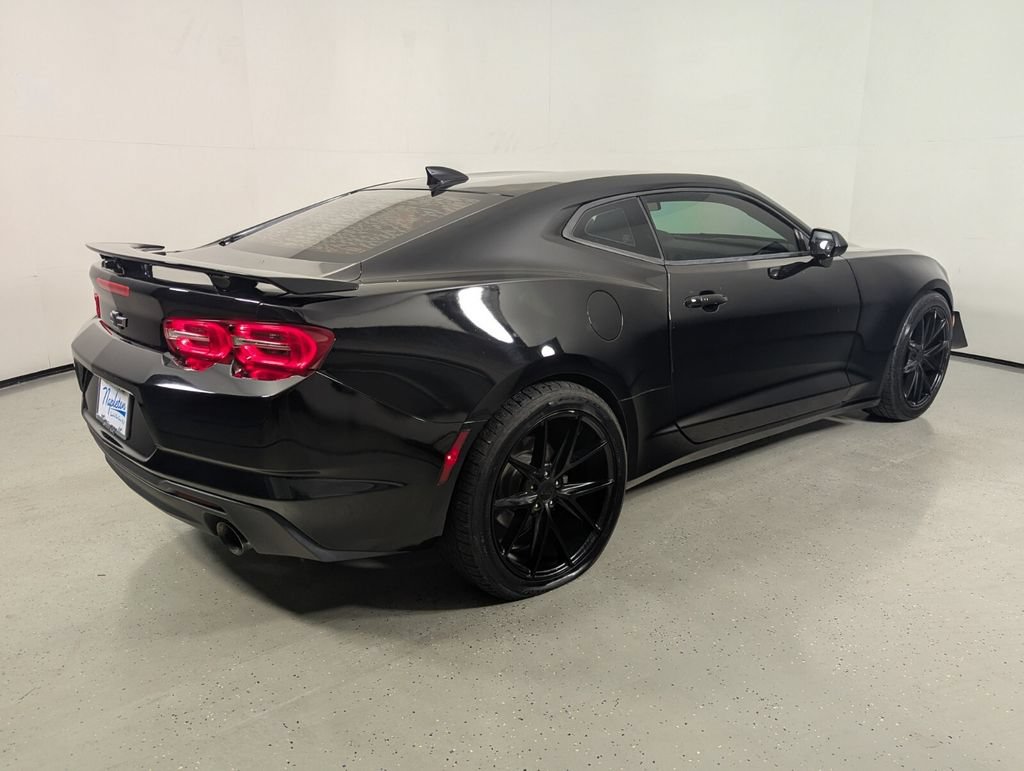 Used 2020 Chevrolet Camaro LT RWD image 8