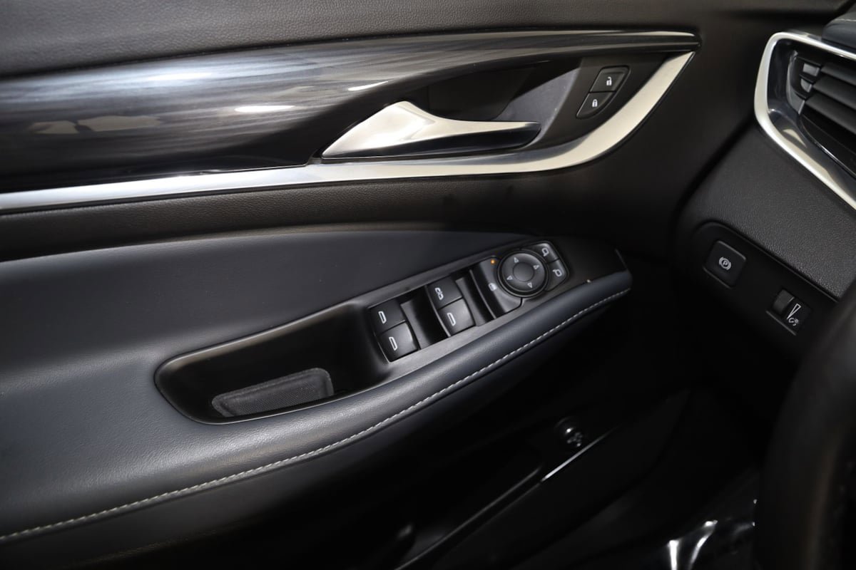 Used 2023 Buick Enclave Essence AWD/4WD image 30