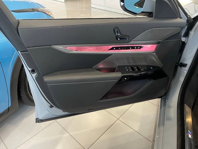 Used 2025 BMW 750e xDrive image 20