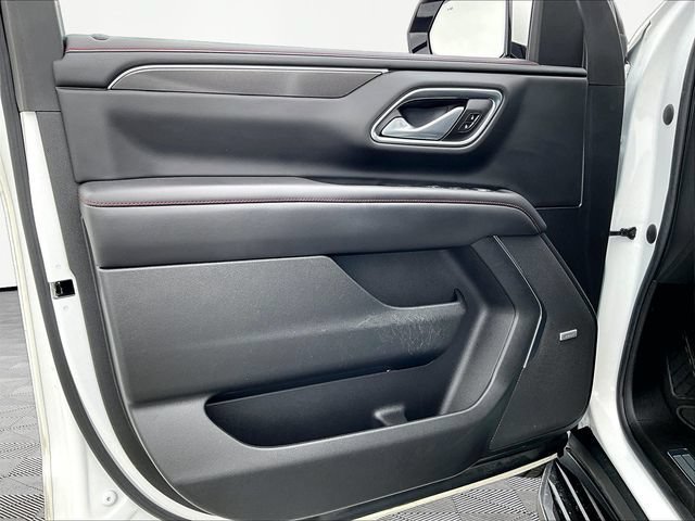 Used 2022 Chevrolet Suburban RST w/ Luxury Package AWD/4WD image 9