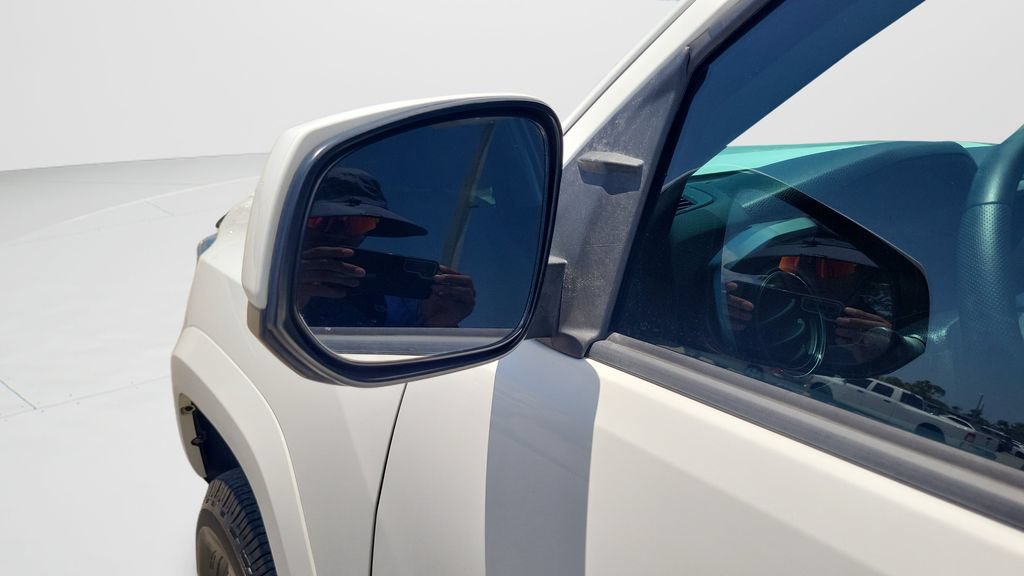 Certified 2021 Toyota Tacoma SR5 AWD/4WD image 25