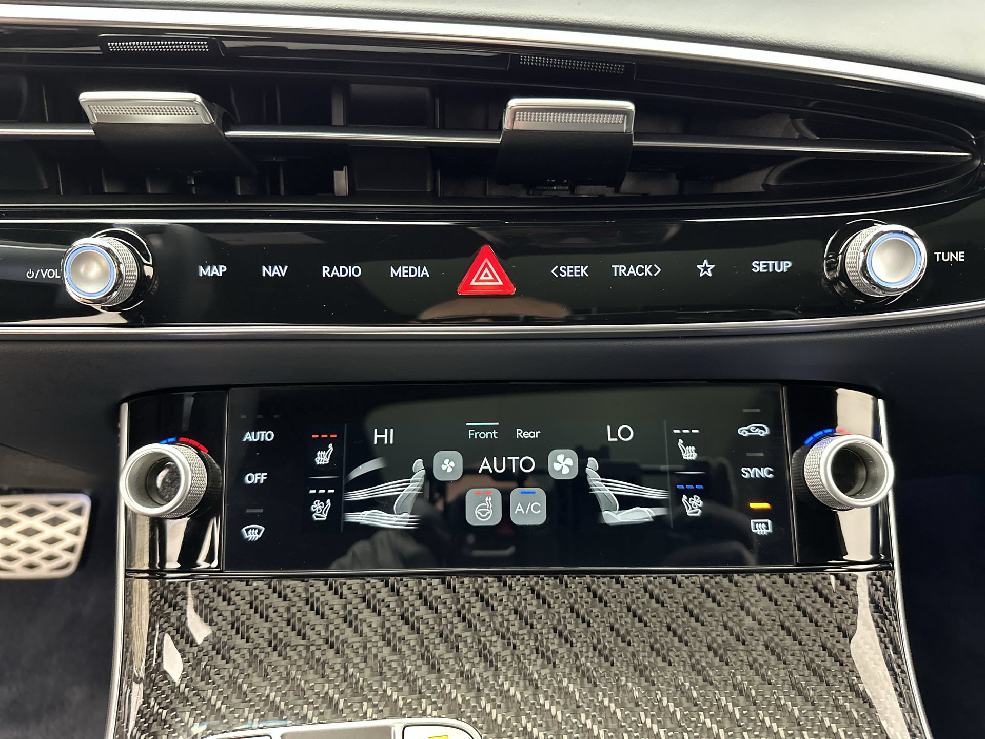 Certified 2026 Genesis GV70 3.5T Sport Prestige AWD/4WD image 19