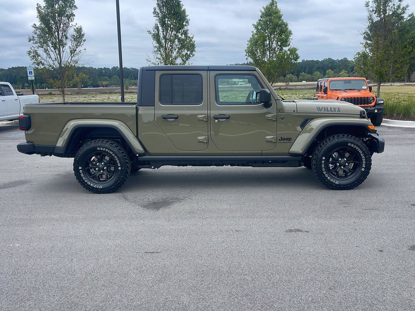 New 2026 Jeep Gladiator Sport AWD/4WD image 8