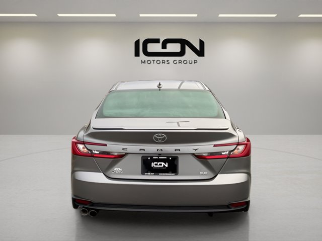 Used 2025 Toyota Camry SE FWD image 3