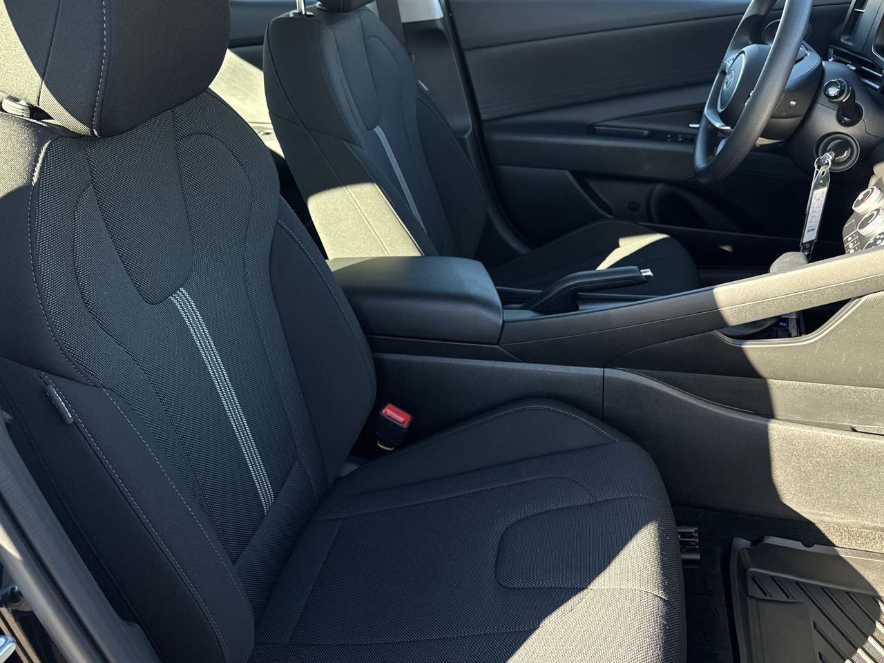Used 2025 Hyundai Elantra SE image 20