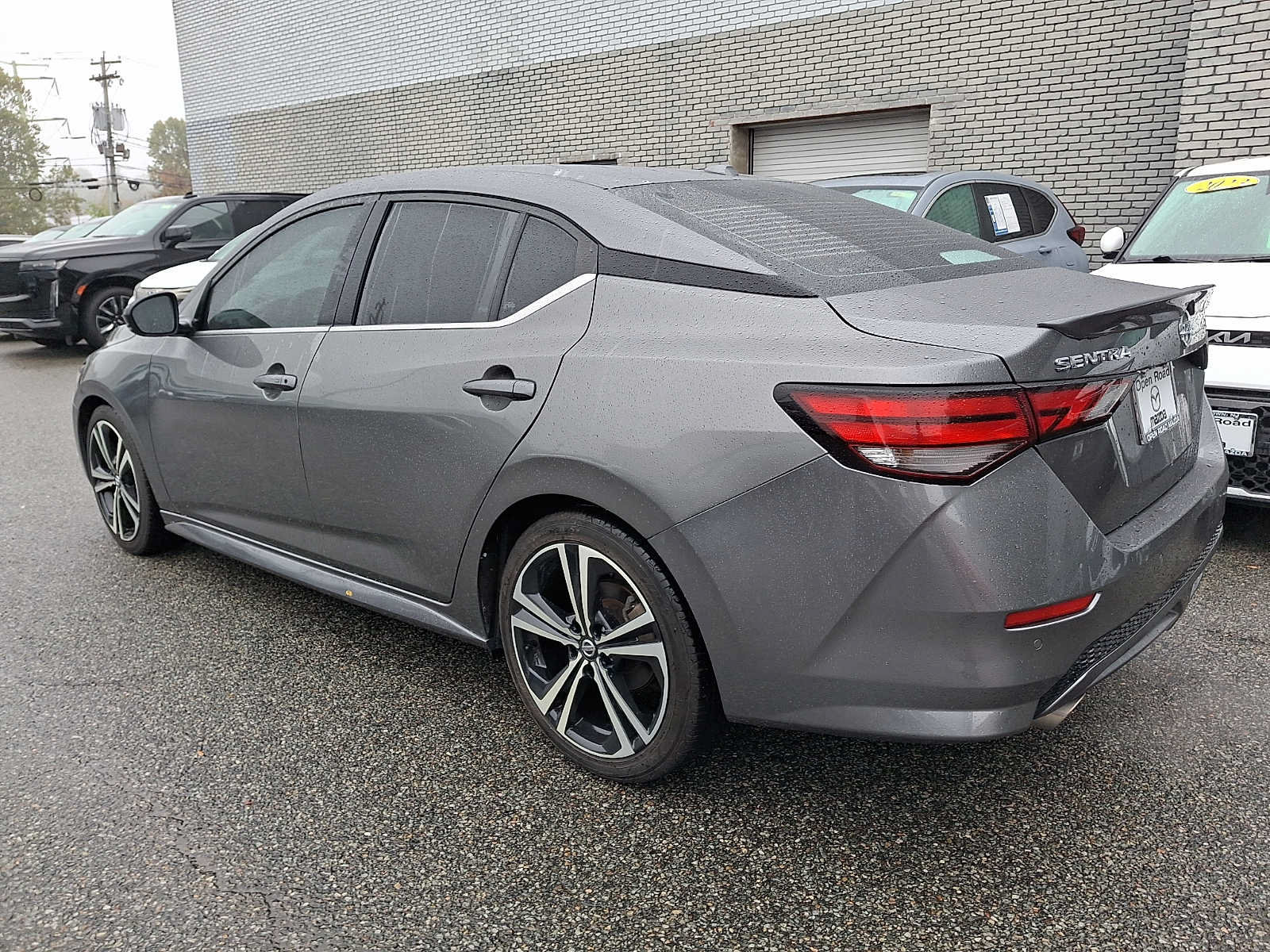 Used 2022 Nissan Sentra SR w/ Trunk Package FWD image 5