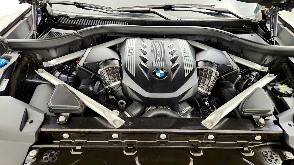 Used 2020 BMW X5 M50i AWD/4WD image 27