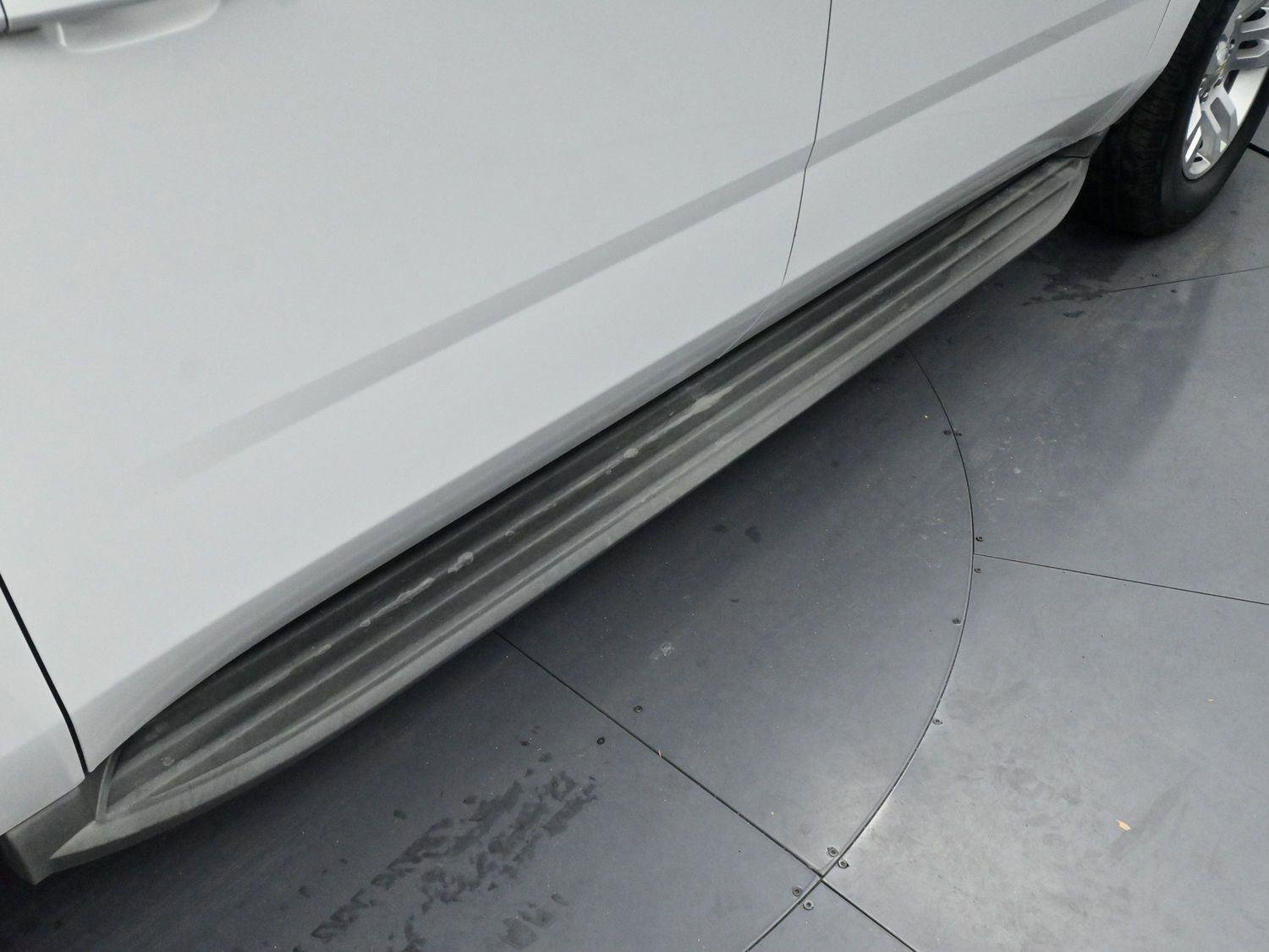 Used 2015 Chevrolet Suburban LT image 8