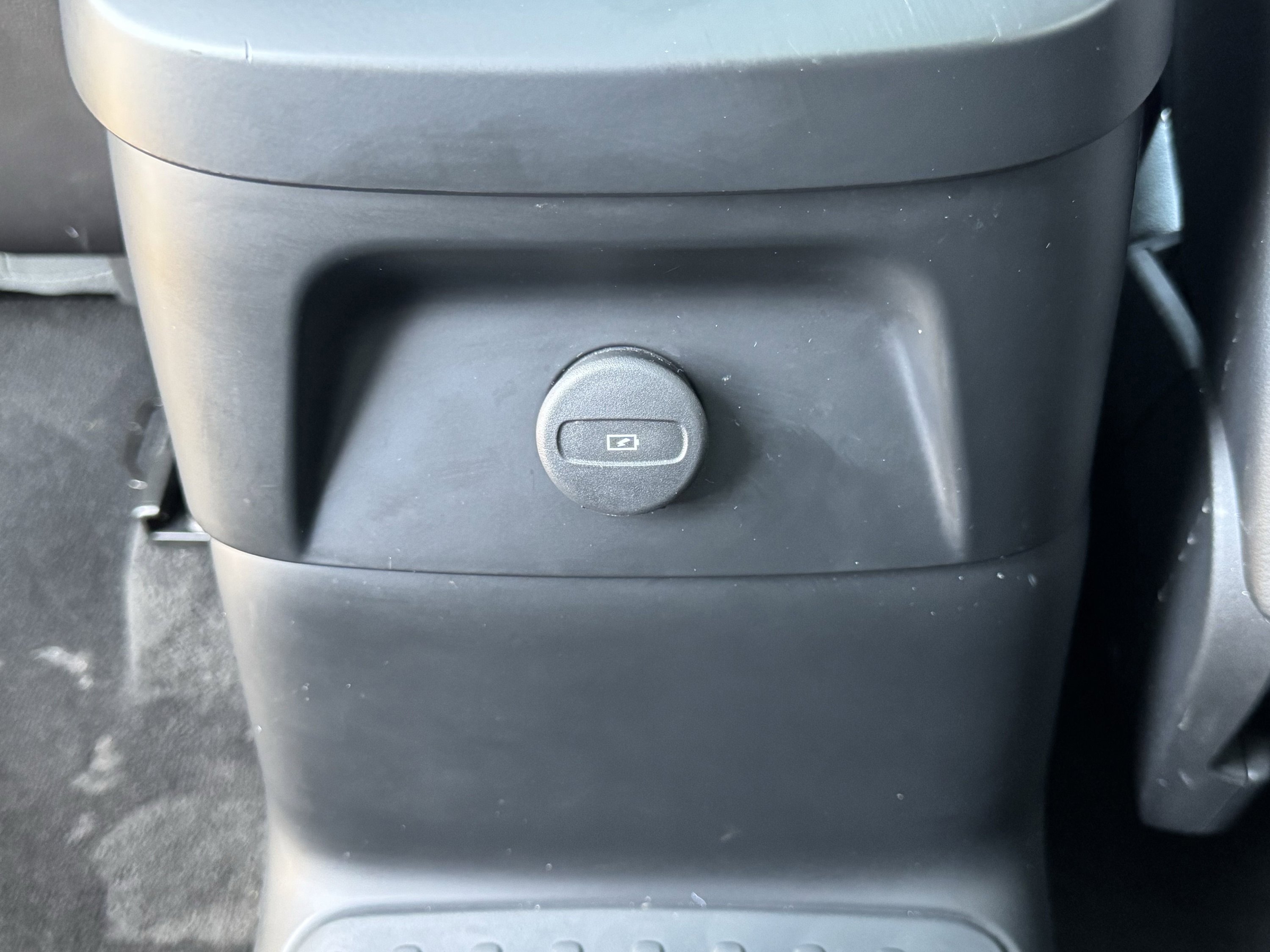 Used 2024 Volvo XC90 T8 Ultimate w/ Lounge Package image 39