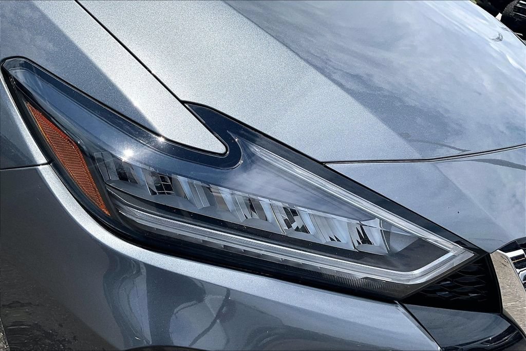 Used 2023 Nissan Maxima SL FWD image 33