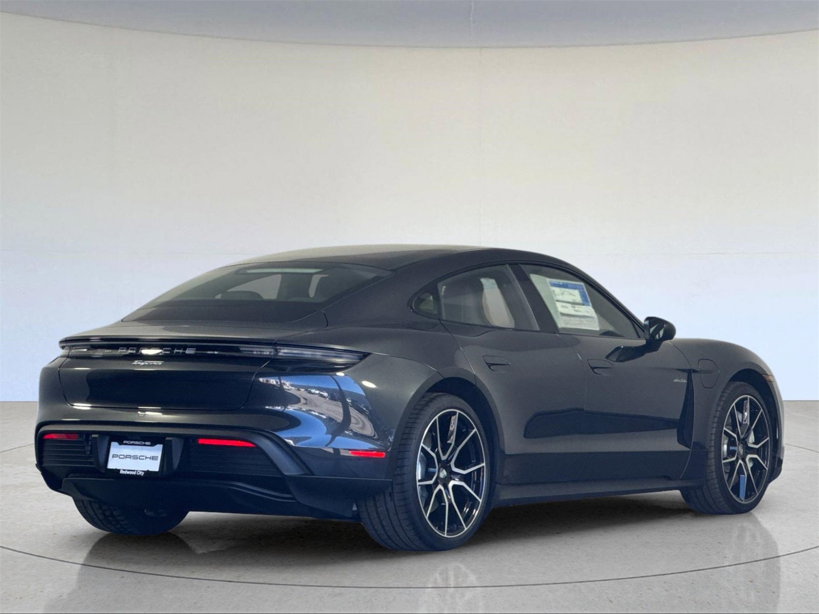 Used 2025 Porsche Taycan image 8