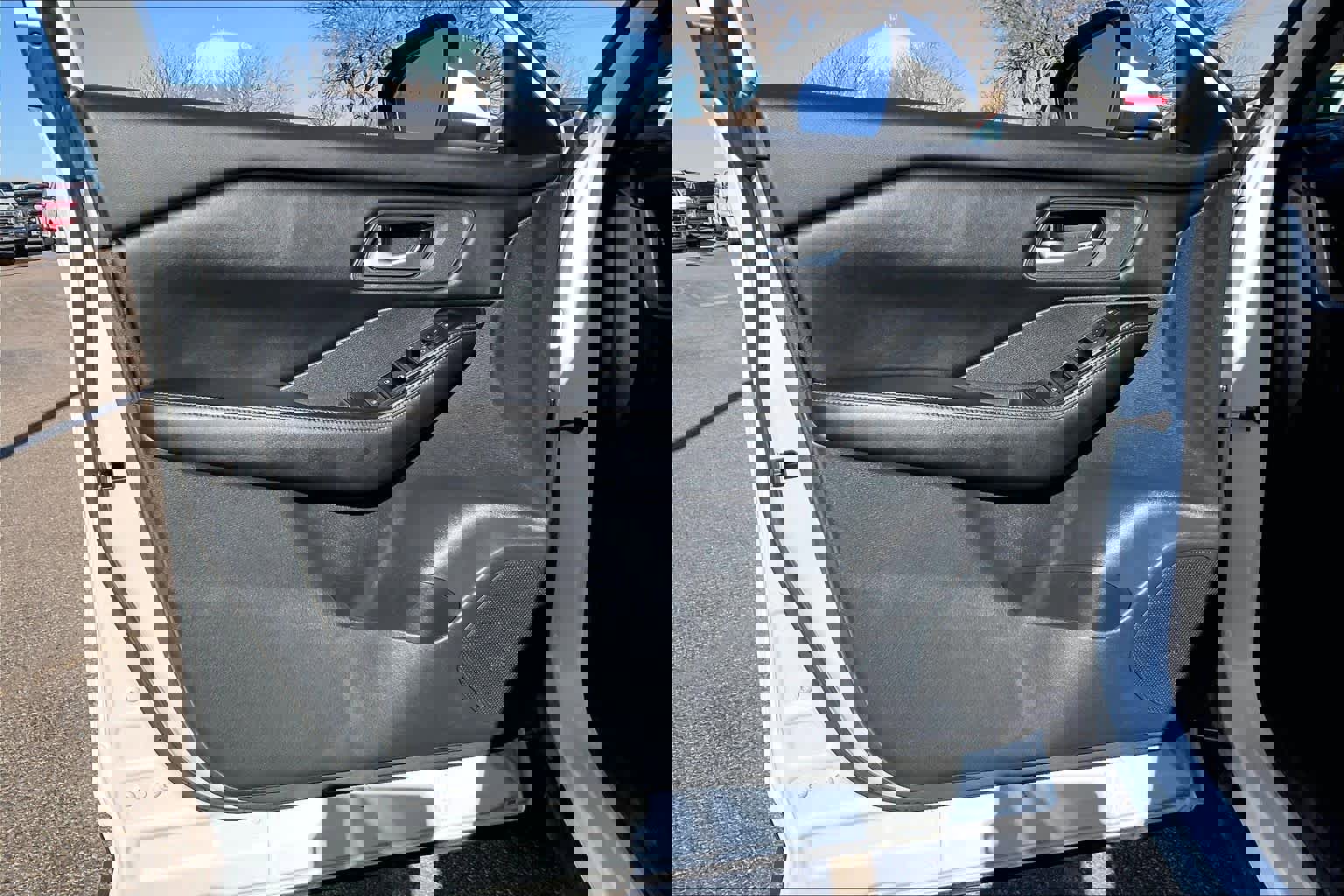 Used 2025 Nissan Rogue SV image 21