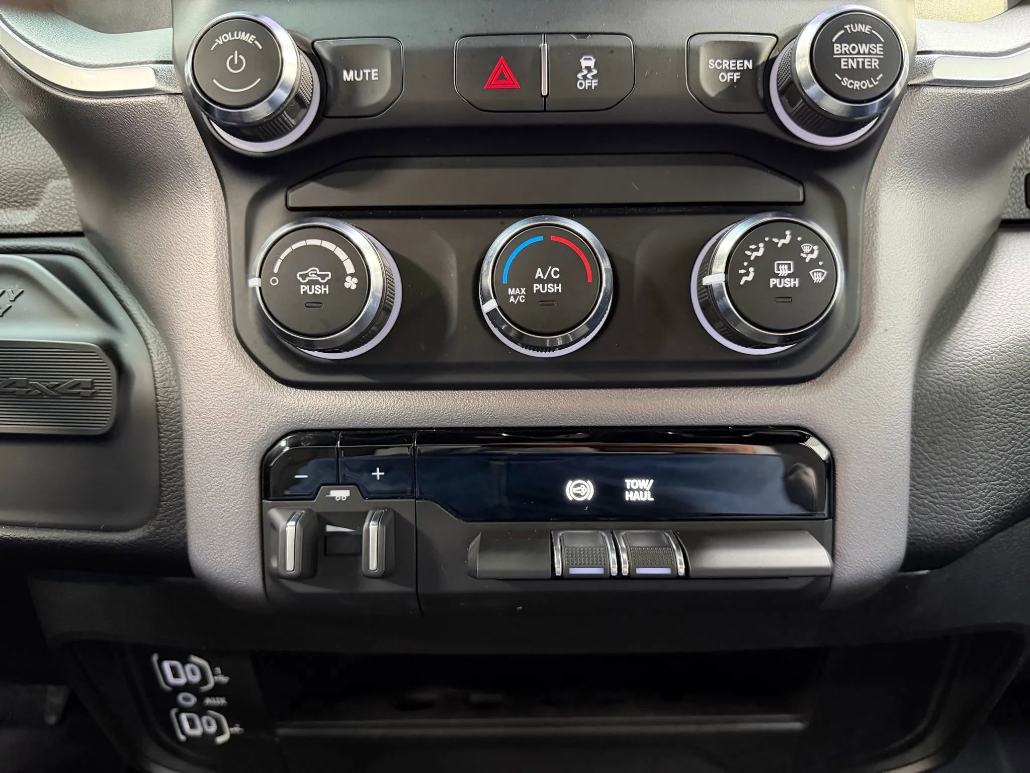 Used 2024 RAM 2500 Big Horn image 24