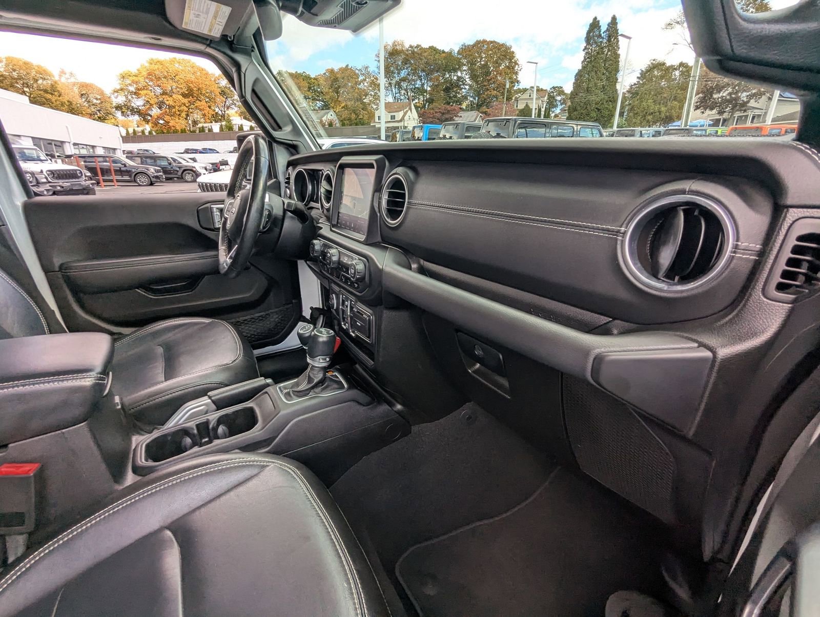 Used 2020 Jeep Wrangler Unlimited Sahara image 23