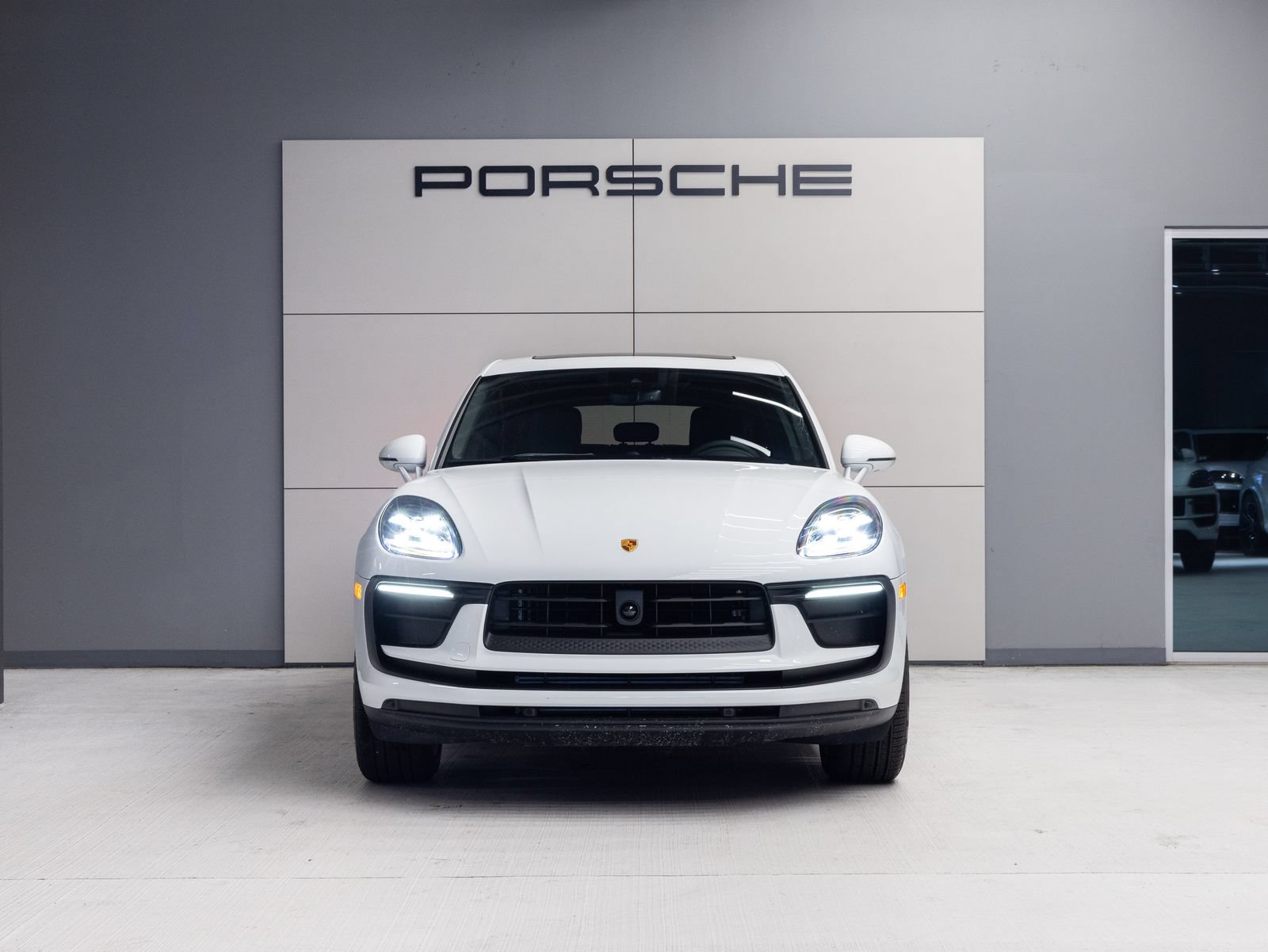 Certified 2026 Porsche Macan AWD/4WD image 10