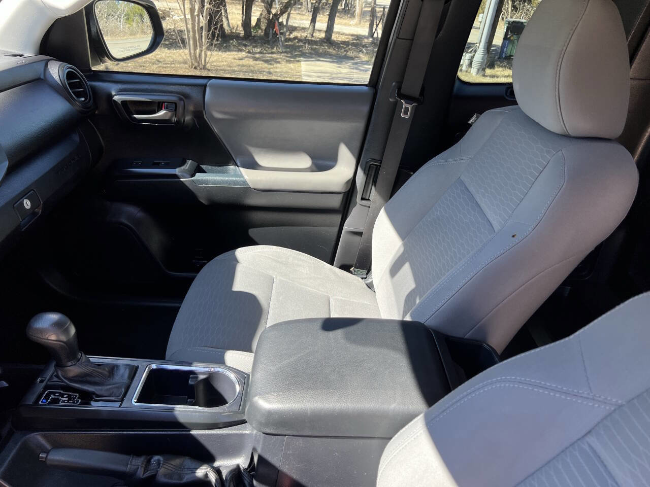 Used 2017 Toyota Tacoma SR image 20