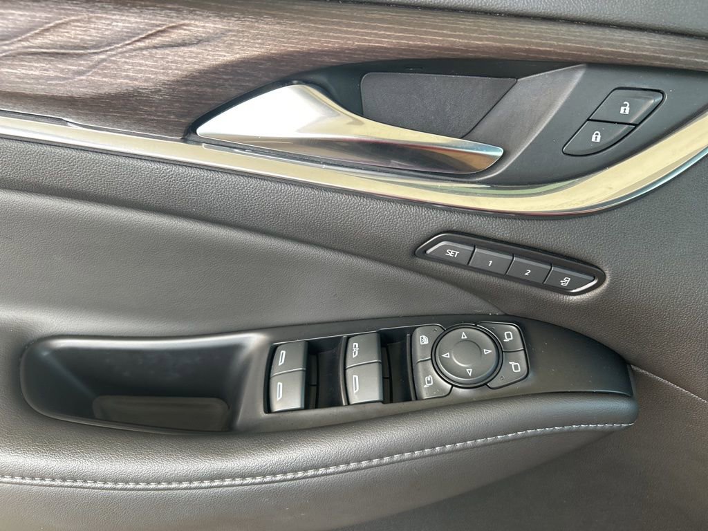 Used 2023 Buick Enclave Avenir w/ Avenir Technology Package image 23