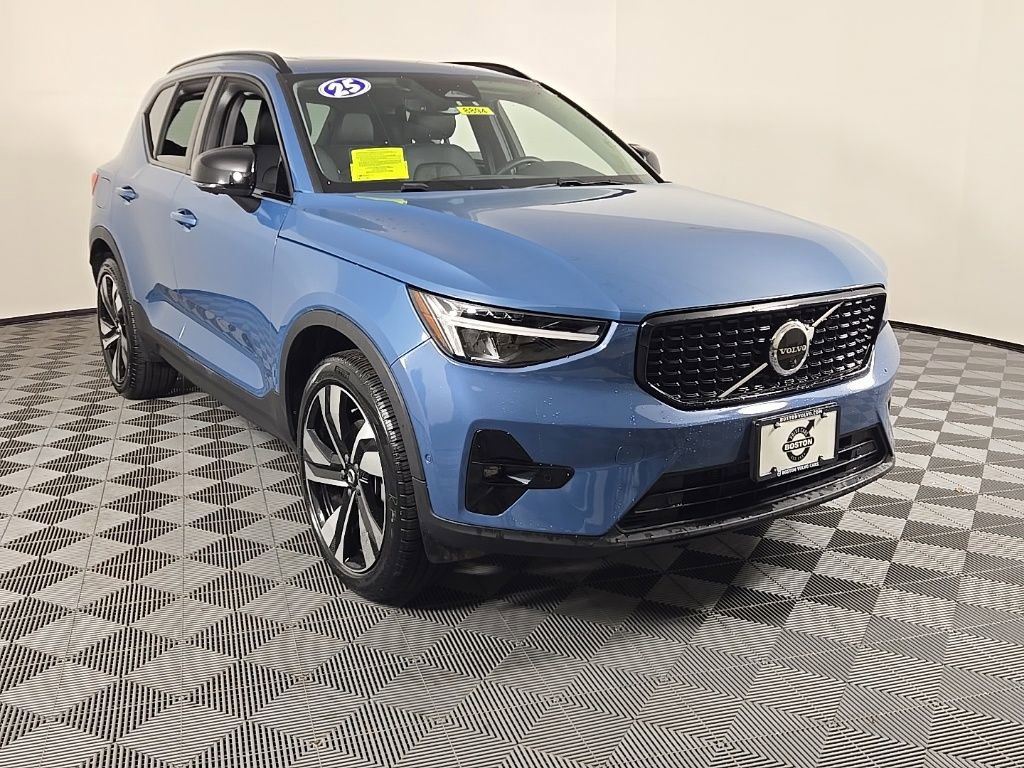 Certified 2023 Volvo XC40 B5 Plus w/ Climate Package AWD/4WD image 2
