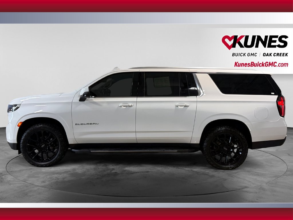 Used 2022 Chevrolet Suburban LT w/ Luxury Package AWD/4WD image 6
