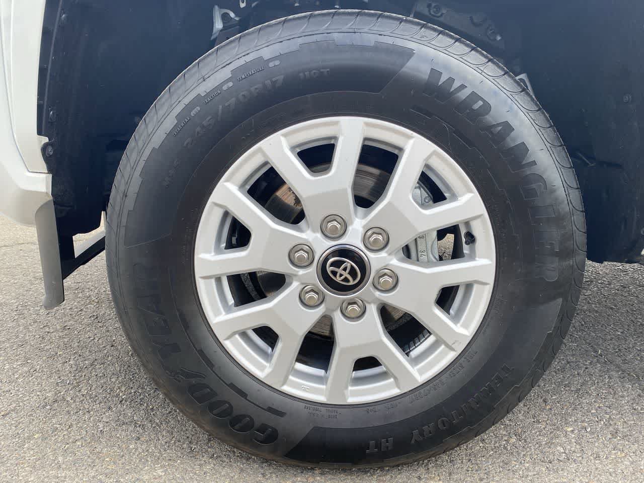 Certified 2025 Toyota Tacoma SR5 AWD/4WD image 10