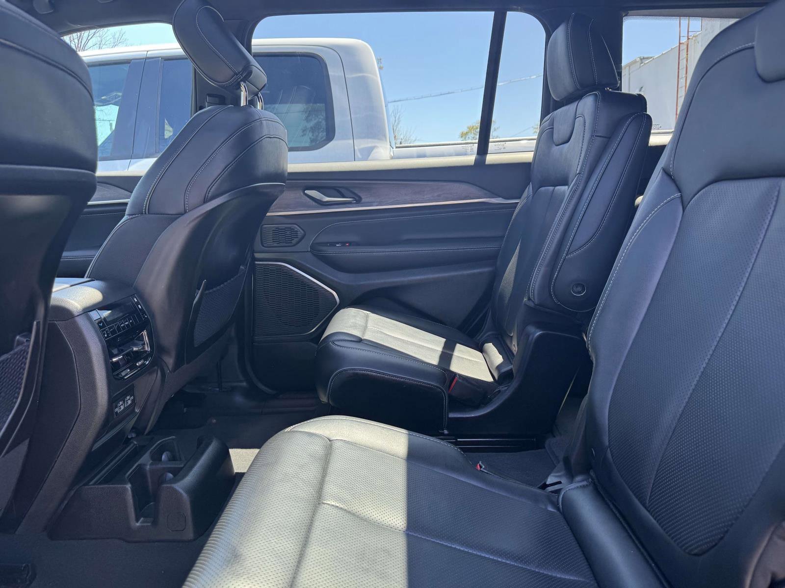 Used 2023 Jeep Grand Cherokee L Overland AWD/4WD image 14