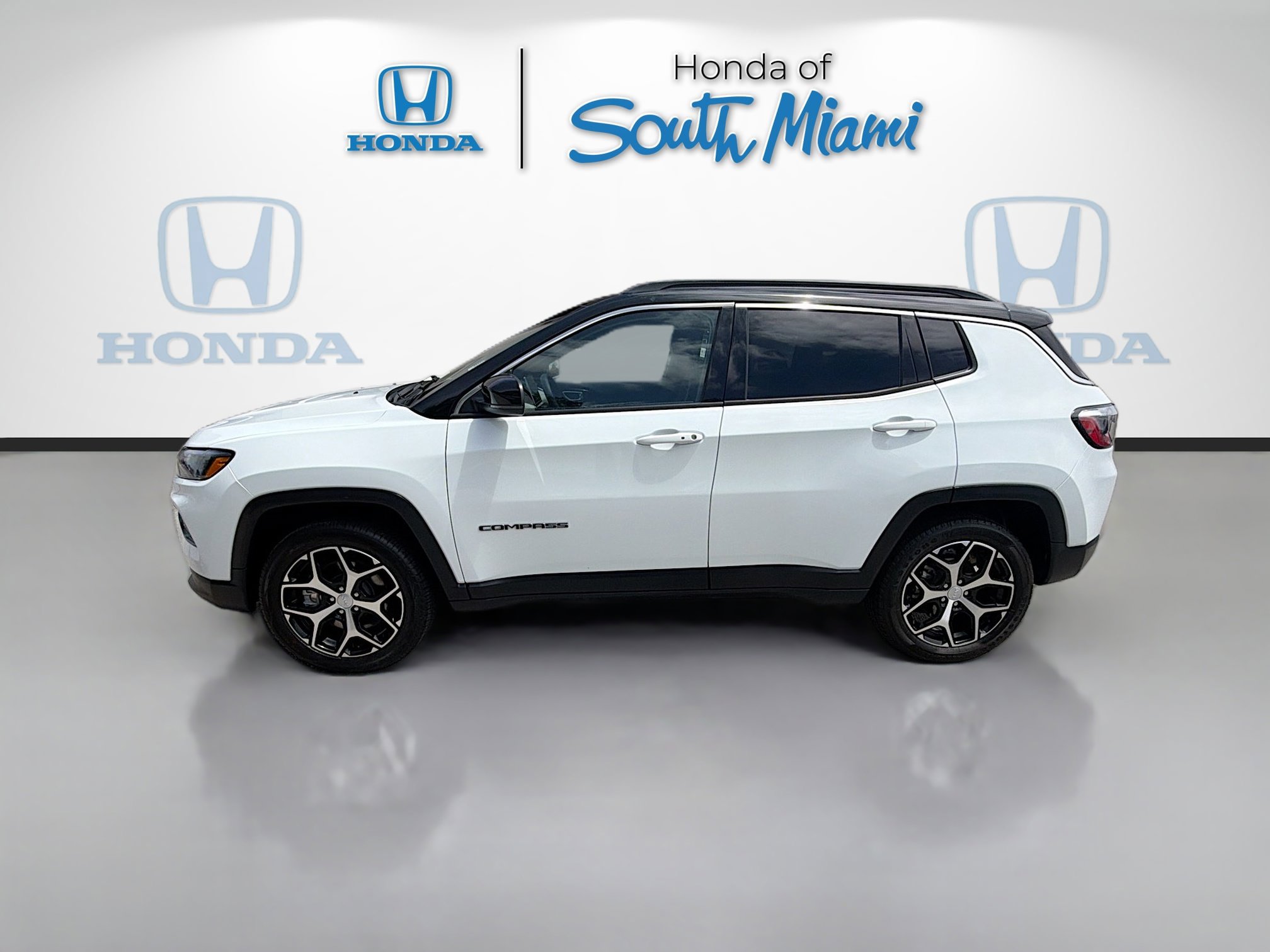 Used 2024 Jeep Compass Limited AWD/4WD image 4