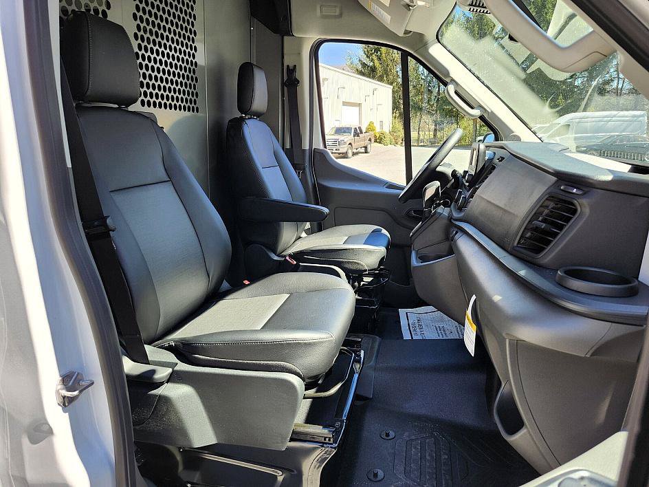 New 2024 Ford Transit 250 148 Medium Roof w/ Load Area Protection Package RWD image 16