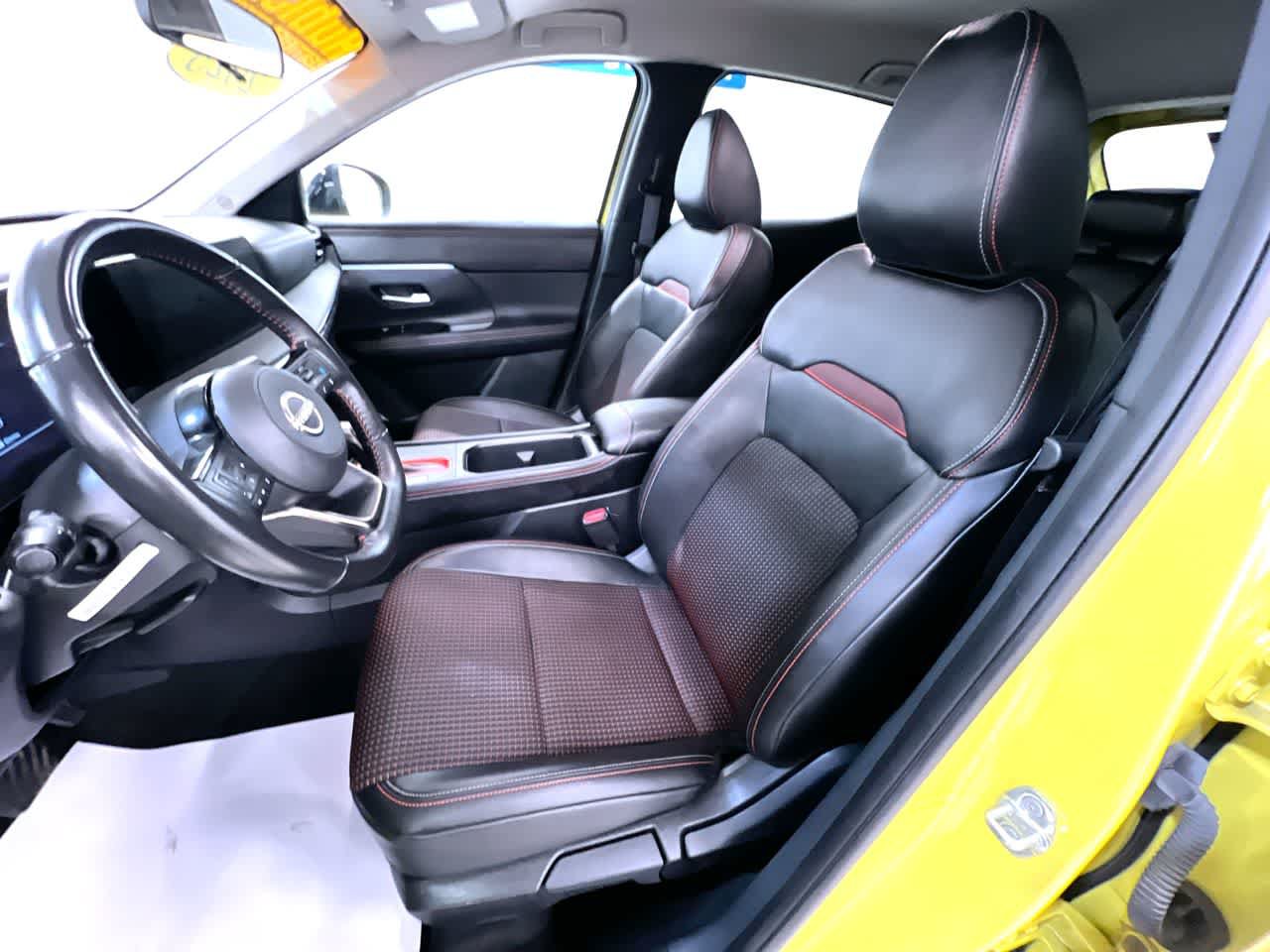 Used 2025 Nissan Kicks SR FWD image 14