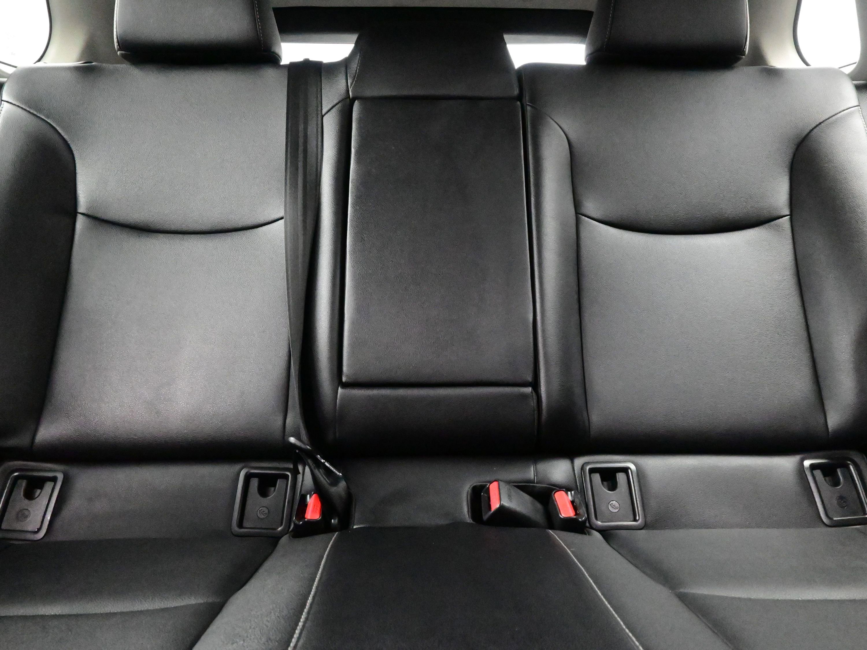 Used 2022 Toyota Corolla Cross XLE image 16