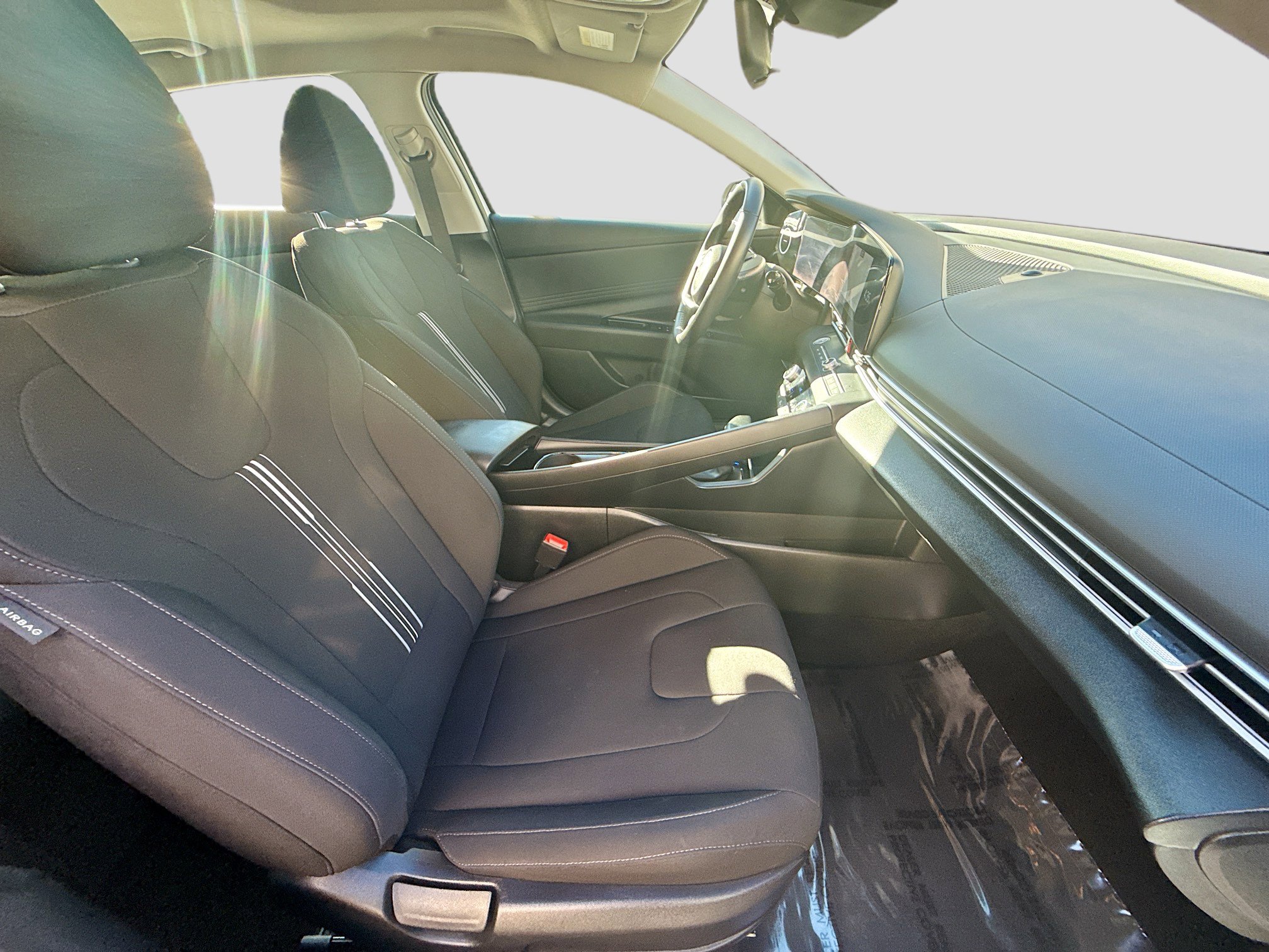 Used 2025 Hyundai Elantra SEL FWD image 31