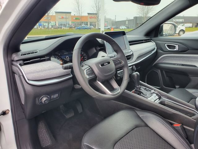 Used 2025 Jeep Compass Latitude AWD/4WD image 10