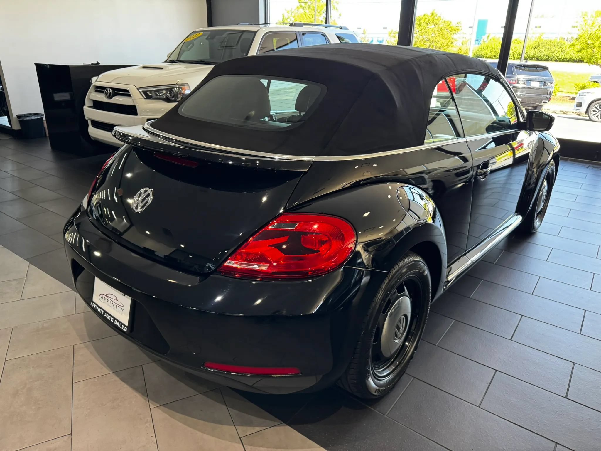 Used 2015 Volkswagen Beetle 1.8T FWD image 31