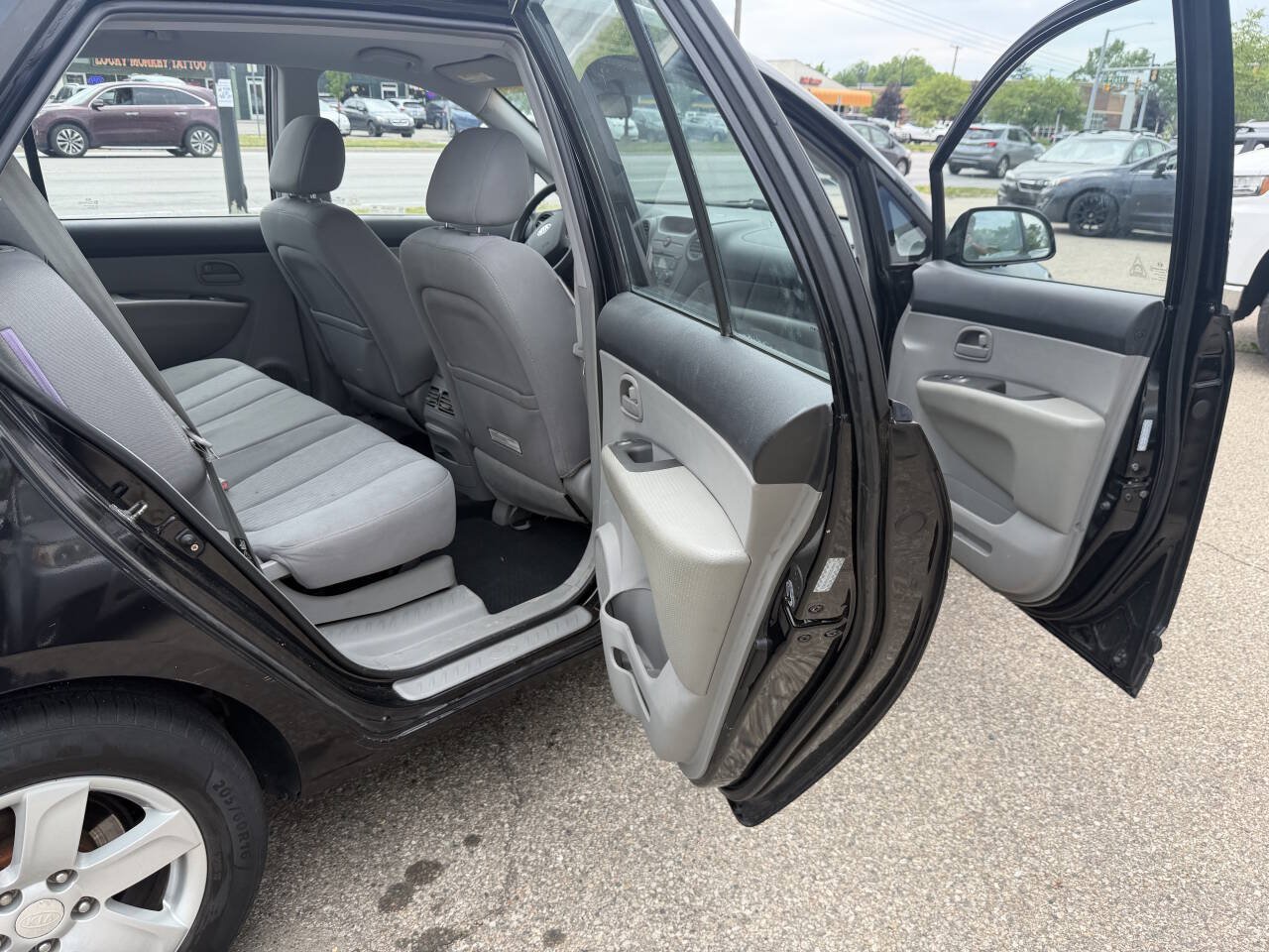 Used 2007 Kia Rondo LX w/ Convenience Pkg FWD image 7