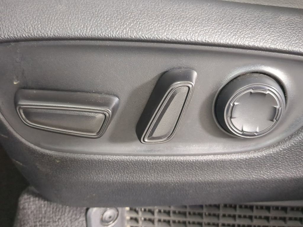 Used 2025 Toyota Sienna XLE image 23