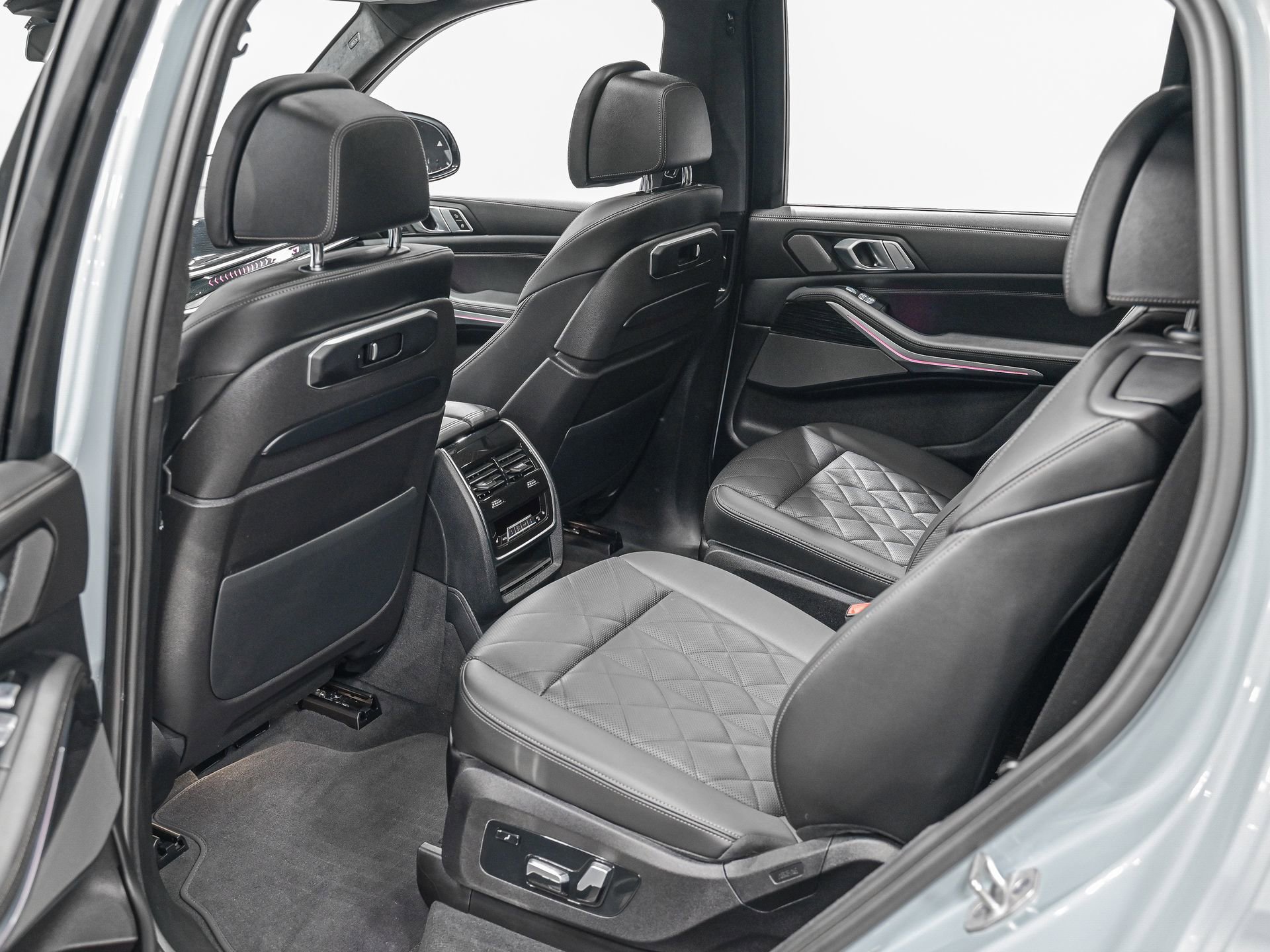 Used 2023 BMW X7 xDrive40i w/ M Sport Package image 27