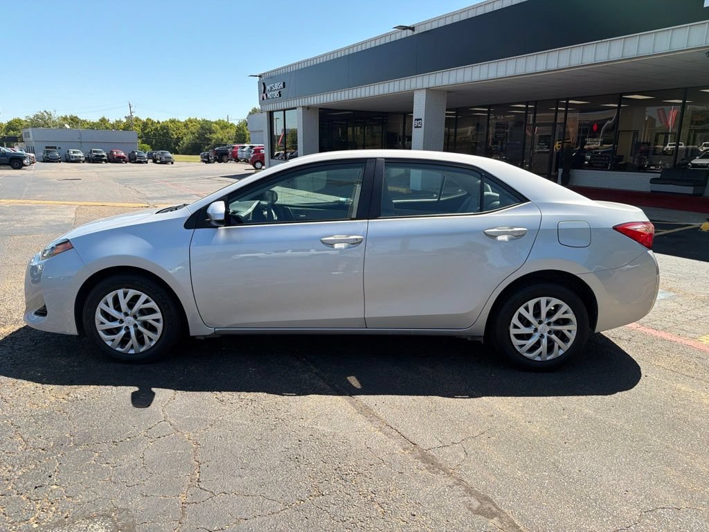 Used 2017 Toyota Corolla LE w/ Carpet Mat Package (TMS) FWD image 9