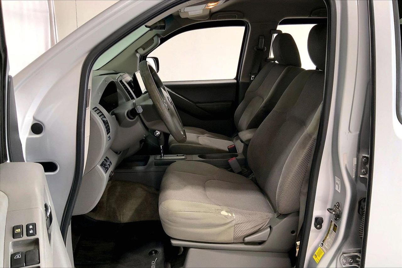 Used 2013 Nissan Frontier SV AWD/4WD image 18