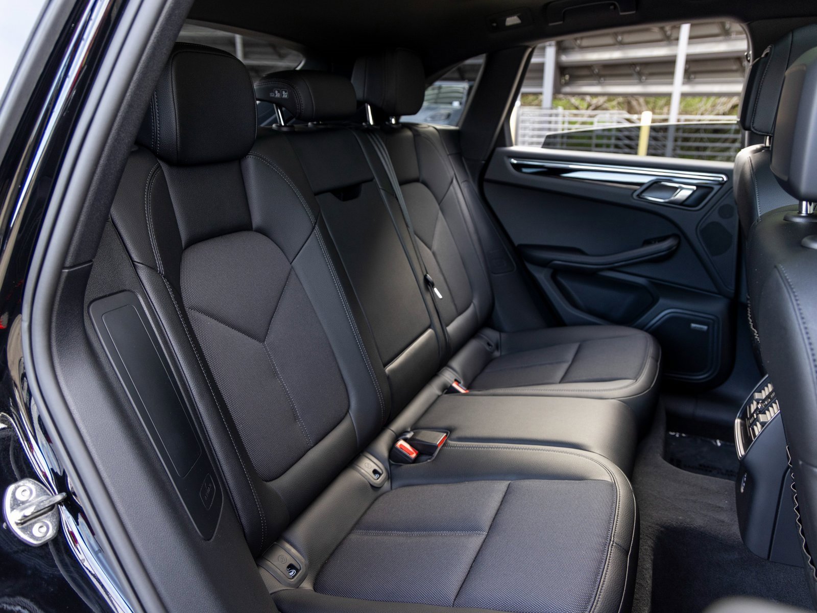 Certified 2025 Porsche Macan image 46