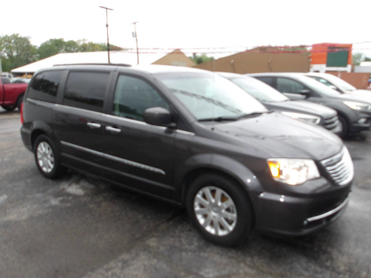 Used 2016 Chrysler Town & Country Touring w/ Driver Convenience Group FWD image 1