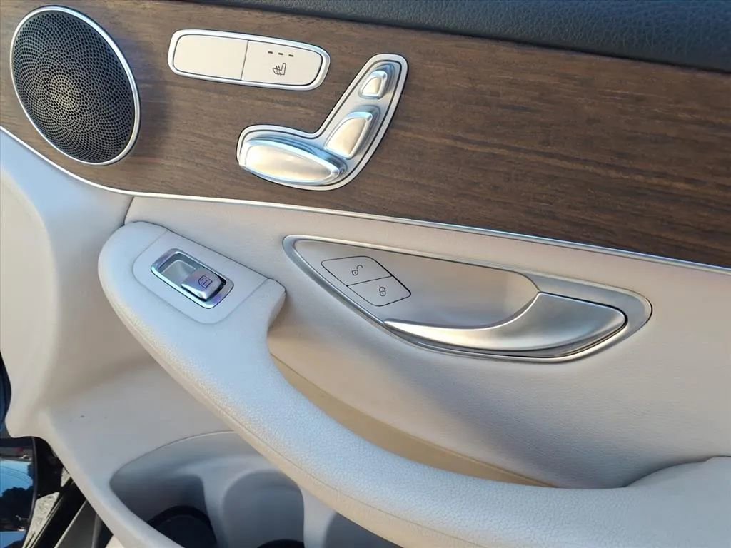 Used 2022 Mercedes-Benz GLC 300 4MATIC image 12