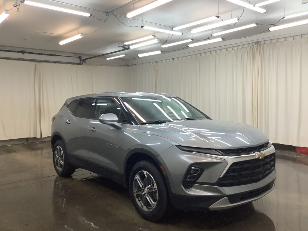 Used 2025 Chevrolet Blazer LT FWD image 4