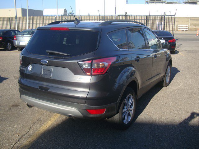 Used 2018 Ford Escape SE w/ SE Sync 3 Package FWD image 5
