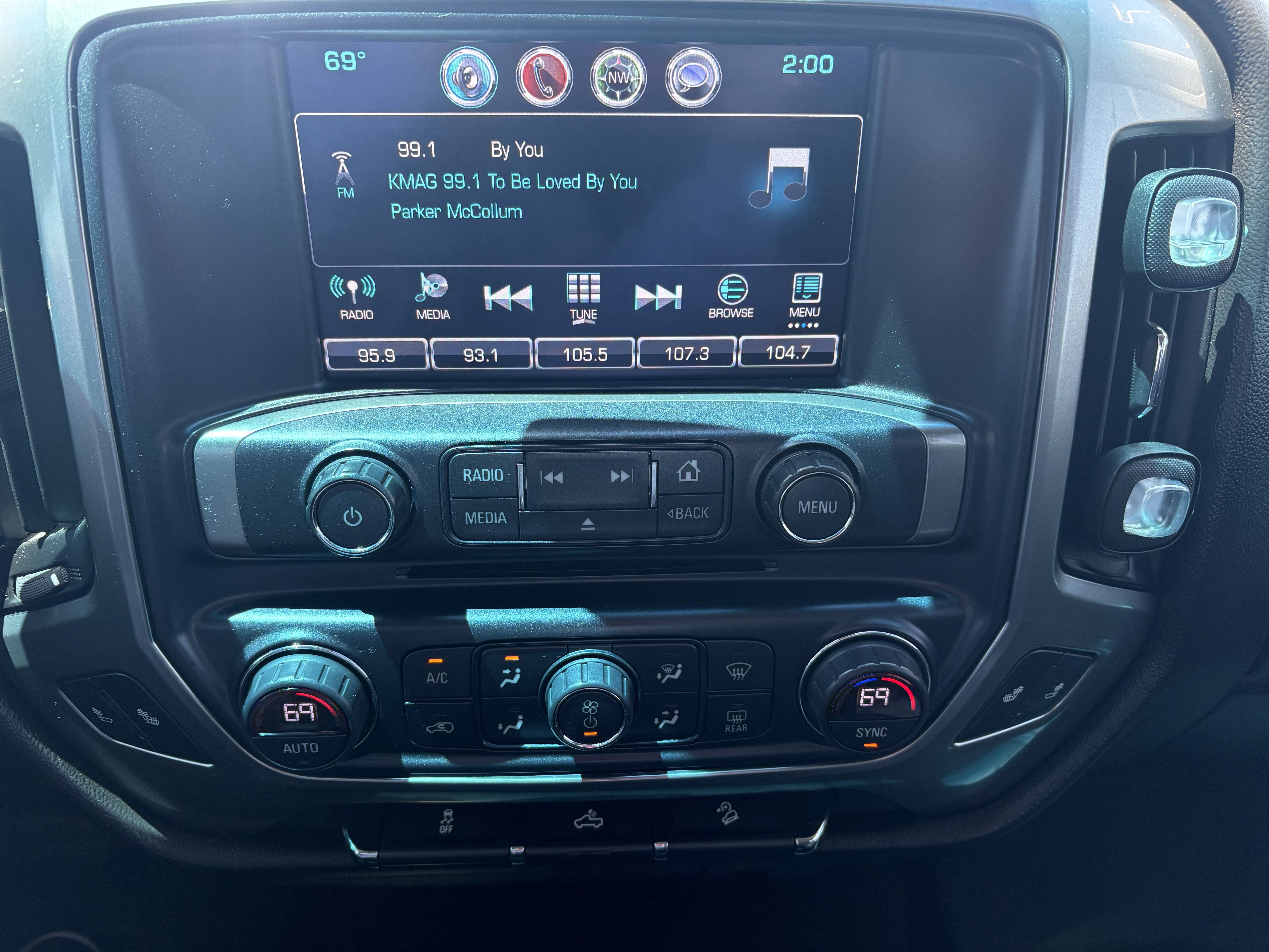 Used 2017 Chevrolet Silverado 1500 LT w/ All Star Edition AWD/4WD image 7