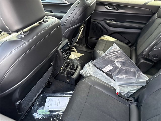 New 2025 Jeep Grand Cherokee L Altitude image 30