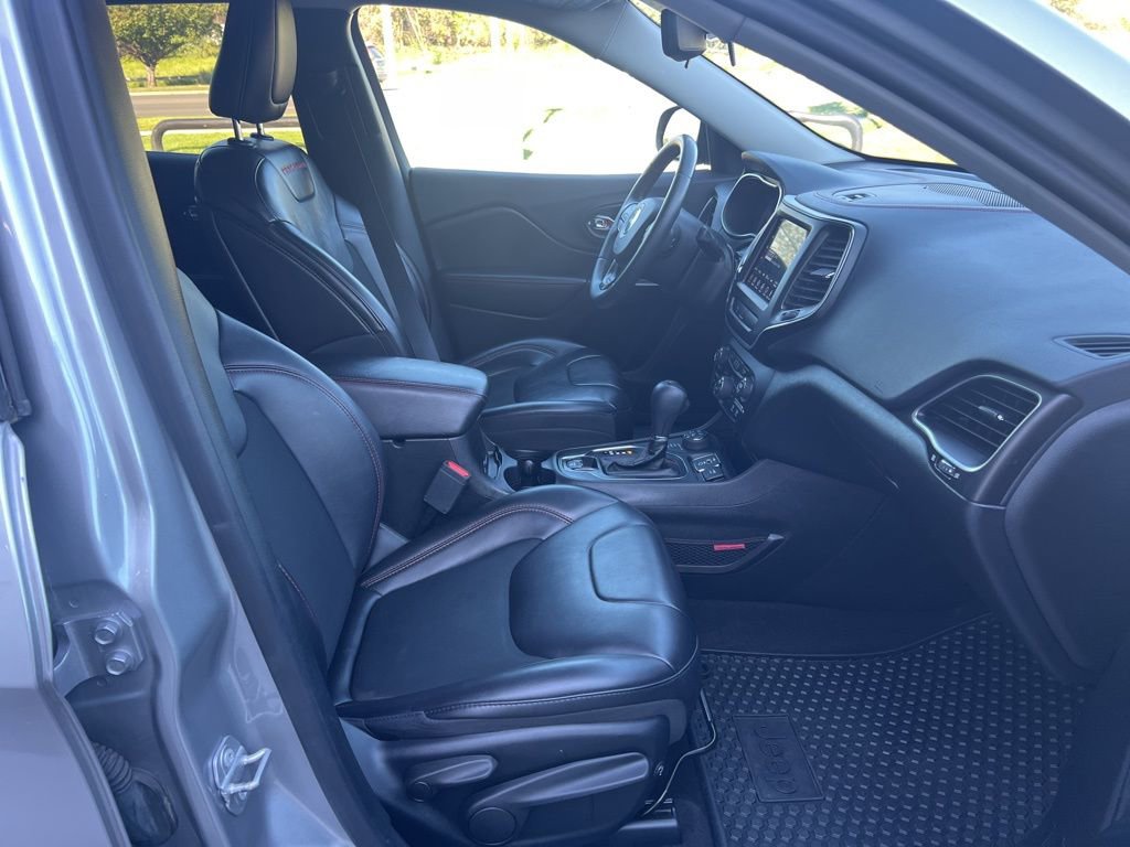 Used 2019 Jeep Cherokee Trailhawk image 42