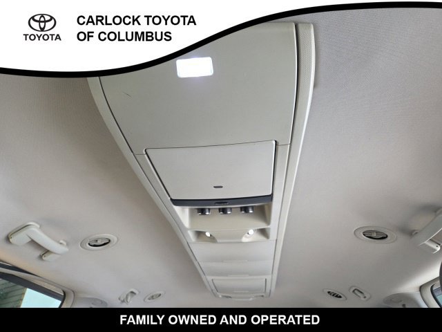 Used 2016 Chrysler Town & Country Touring FWD image 14